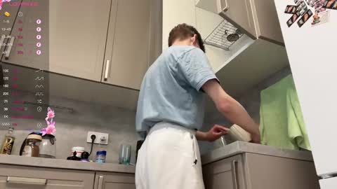 Snapshot of malcolm_yang chatting on 02/08/25, 01:11 Tom and Mark 3 online show from 02/08/25, 01:11