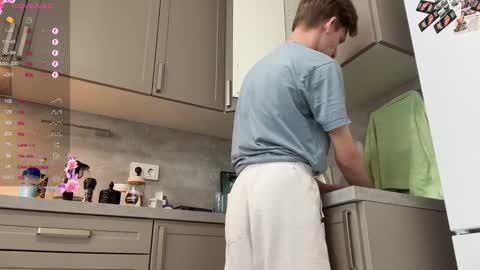 Snapshot of malcolm_yang chatting on 02/10/25, 10:42 Tom and Mark 3 online show from 02/10/25, 10:42