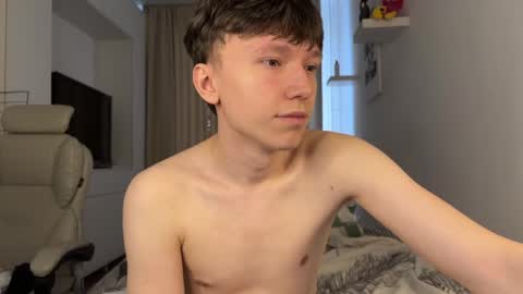 Snapshot of malcolm_yang chatting on 09/28/25, 04:51 Tom and Mark 3 online show from 09/28/25, 04:51