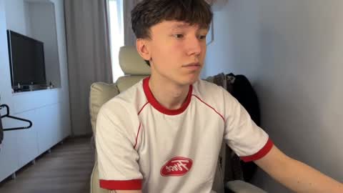 Snapshot of malcolm_yang chatting on 10/06/25, 12:35 Tom and Mark 3 online show from 10/06/25, 12:35