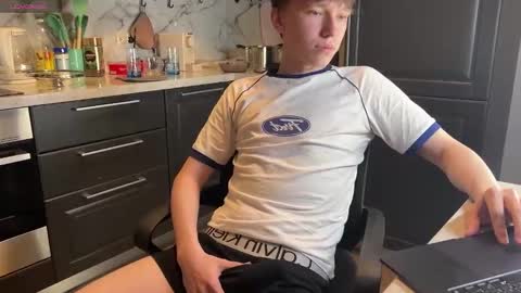 Snapshot of malcolm_yang chatting on 10/09/25, 06:17 Tom and Mark 3 online show from 10/09/25, 06:17