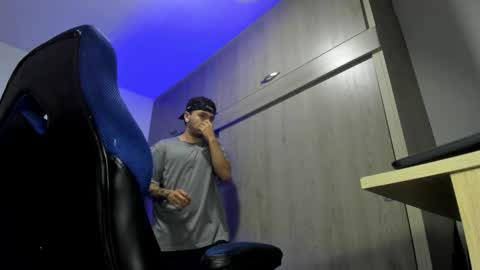 ADAM         online show from 11/05/25, 02:44