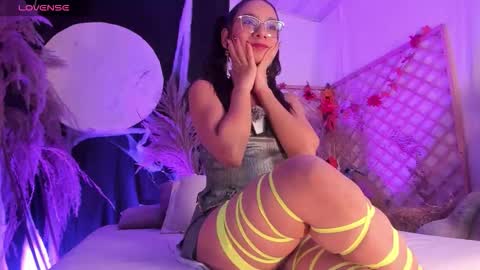Snapshot of malejasaenz chatting on 10/24/25, 01:07 Alejandra Take domi control in 100 tkns 5 min. Dont miss my moans online show from 10/24/25, 01:07