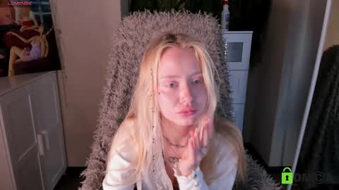 Snapshot of malenaernman chatting on 10/04/25, 10:24 Malena online show from 10/04/25, 10:24