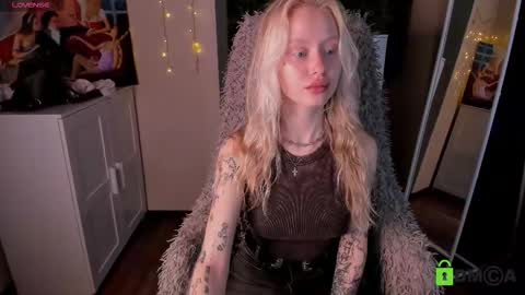 Snapshot of malenaernman chatting on 11/07/25, 10:37 Malena online show from 11/07/25, 10:37