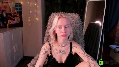 Snapshot of malenaernman chatting on 11/14/25, 10:25 Malena online show from 11/14/25, 10:25