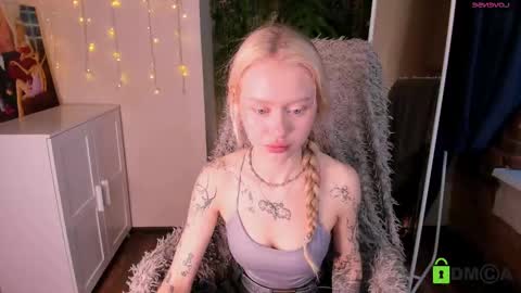 Snapshot of malenaernman chatting on 11/21/25, 10:25 Malena online show from 11/21/25, 10:25