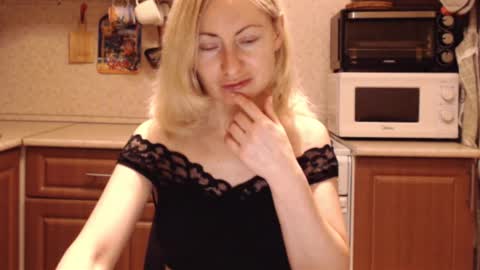 Malena online show from 11/15/25, 09:21