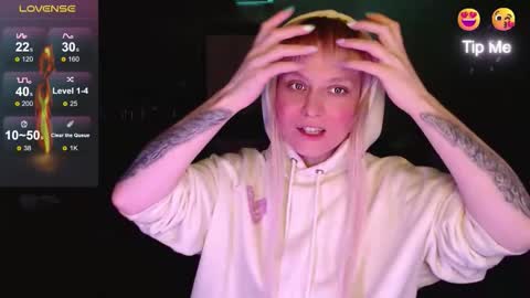 Snapshot of mali_sia chatting on 11/25/25, 09:59 Mischelle online show from 11/25/25, 09:59