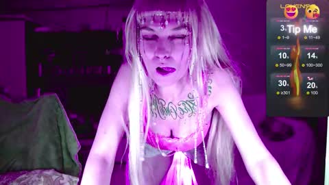 Snapshot of mali_sia chatting on 11/30/25, 01:53 Mischelle online show from 11/30/25, 01:53