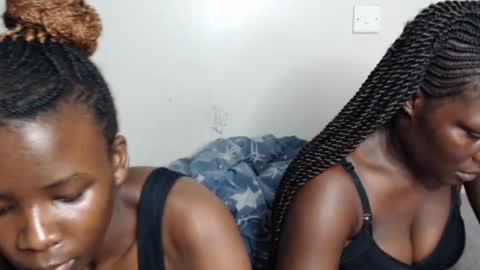 Snapshot of malia_latifa chatting on 06/20/26, 02:42 lati online show from 06/20/26, 02:42