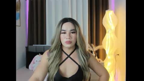 Snapshot of malia_nicole chatting on 10/14/25, 06:36 malia online show from 10/14/25, 06:36