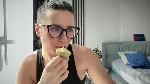 malina568708 online show from 03/11/25, 02:29