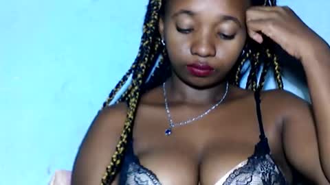Snapshot of malinah01 chatting on 01/25/25, 02:37 malinah01 online show from 01/25/25, 02:37