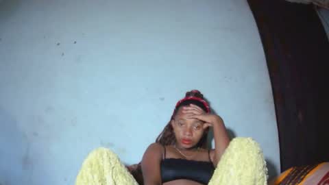 Snapshot of malinah01 chatting on 09/16/25, 10:00 malinah01 online show from 09/16/25, 10:00