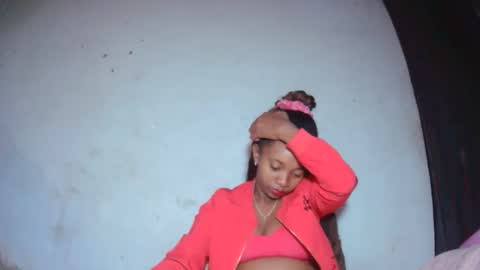 Snapshot of malinah01 chatting on 09/22/25, 05:09 malinah01 online show from 09/22/25, 05:09