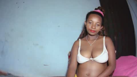 Snapshot of malinah01 chatting on 09/29/25, 05:18 malinah01 online show from 09/29/25, 05:18