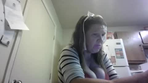 Snapshot of malinda702 chatting on 12/27/24, 02:58 malinda702 online show from 12/27/24, 02:58