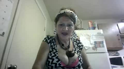 Snapshot of malinda702 chatting on 10/13/25, 03:17 malinda702 online show from 10/13/25, 03:17