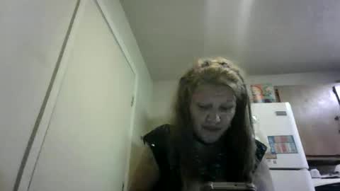 Snapshot of malinda702 chatting on 11/14/25, 03:05 malinda702 online show from 11/14/25, 03:05