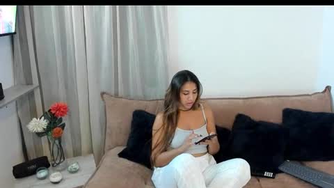 Snapshot of mallory_04 chatting on 10/09/25, 11:36 Mallory online show from 10/09/25, 11:36