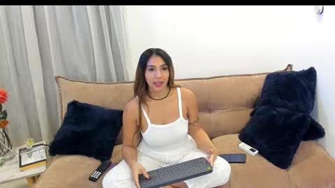 Snapshot of mallory_04 chatting on 10/14/25, 10:21 Mallory online show from 10/14/25, 10:21