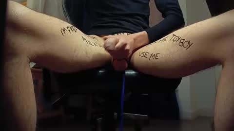 Snapshot of malou_chat chatting on 12/17/25, 03:07 malou online show from 12/17/25, 03:07