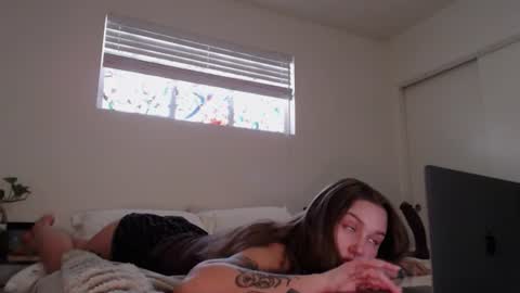 Snapshot of malthevalleyqueen chatting on 06/22/26, 03:53 Mal online show from 06/22/26, 03:53
