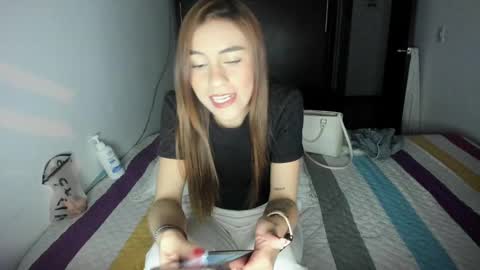 Snapshot of malucam_06 chatting on 12/05/24, 11:51 instagram nueela online show from 12/05/24, 11:51