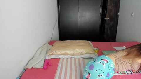 Snapshot of malucam_06 chatting on 12/24/24, 06:06 instagram nueela online show from 12/24/24, 06:06