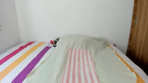 instagram  nueela   online show from 03/19/26, 08:46