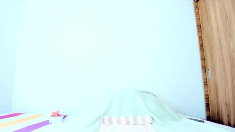 instagram  nueela   online show from 03/20/26, 07:08