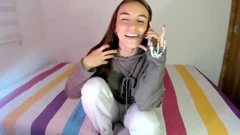 instagram  nueela   online show from 03/25/26, 10:16