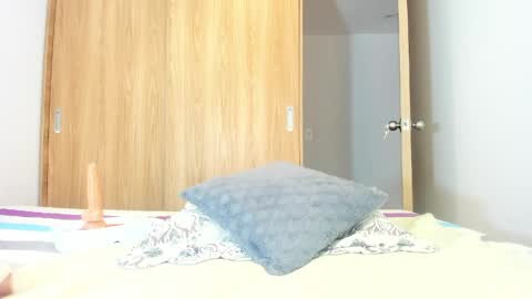 instagram  nueela   online show from 04/27/26, 07:12