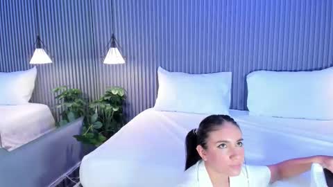 Snapshot of maludiazx chatting on 10/27/25, 05:06 Malu online show from 10/27/25, 05:06