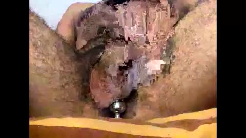 Snapshot of mamoubz chatting on 10/12/25, 10:53 Clone online show from 10/12/25, 10:53