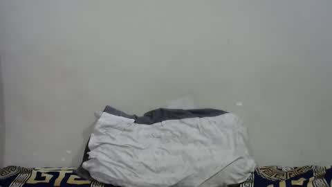 mamuuu_ online show from 11/19/25, 06:41