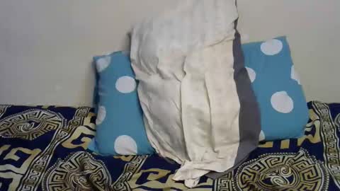 mamuuu_ online show from 12/15/25, 08:46