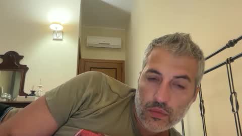 Snapshot of manager82 chatting on 09/22/25, 09:22 manager82 online show from 09/22/25, 09:22