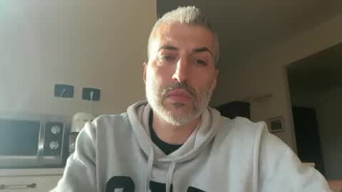 Snapshot of manager82 chatting on 01/12/26, 02:22 manager82 online show from 01/12/26, 02:22