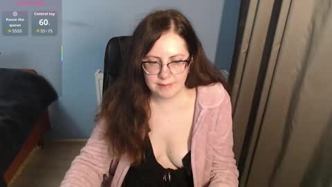 Snapshot of mandarinka28 chatting on 02/14/26, 08:44 mandarinka28 online show from 02/14/26, 08:44