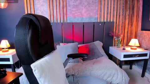 Snapshot of mandy_collins_ chatting on 12/24/24, 12:00 Mandy online show from 12/24/24, 12:00