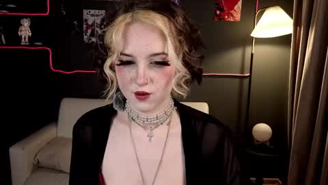 Luna online show from 04/14/26, 10:16