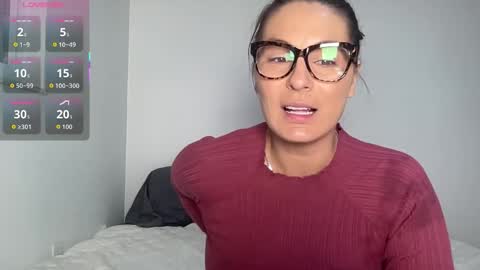 Snapshot of mandyrheaa chatting on 12/19/25, 12:17 Mandy online show from 12/19/25, 12:17