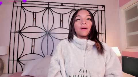 manelyk_evanss online show from 04/12/26, 11:04