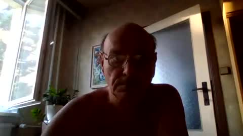 Snapshot of manes5858 chatting on 06/18/26, 04:13 manes5858 online show from 06/18/26, 04:13