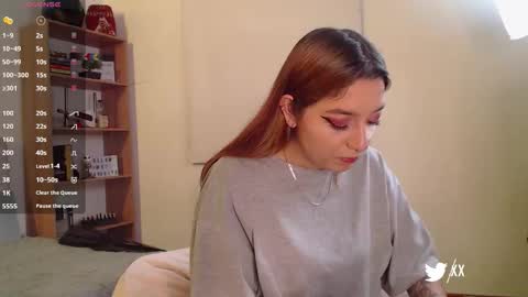 Snapshot of mangxx chatting on 11/17/25, 02:06 Danny online show from 11/17/25, 02:06