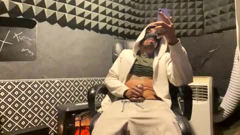 Snapshot of mani4sexy chatting on 12/18/25, 11:27 Mani4sexy online show from 12/18/25, 11:27