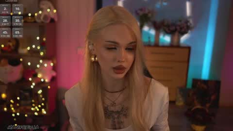 Amelie online show from 04/27/26, 08:40