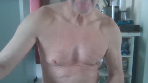 Snapshot of manngrossbite chatting on 02/12/25, 10:03 manngrossbite online show from 02/12/25, 10:03